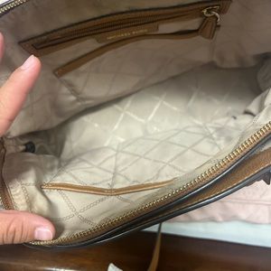 Micheal kors cross body bag